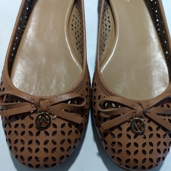 Michael Kors Shoes - 🆕Michael Kors tan perforated Olivia flat, sz 7M